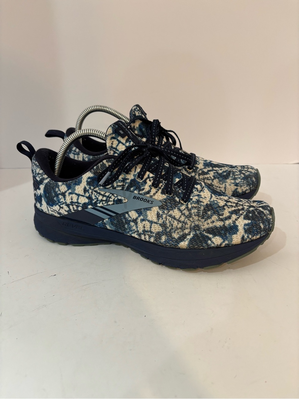 Brooks Revel 5 size 9